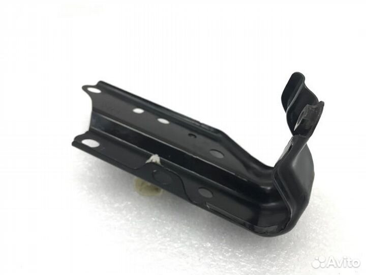 Кронштейн крыла передний правый Toyota Camry