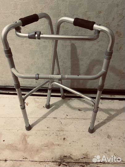 Ходунки для пожилых людей