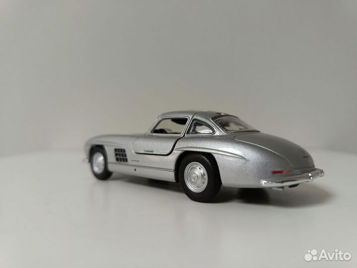 Модель автомобиля 1:43 Mercedes Benz 300 SL W 198