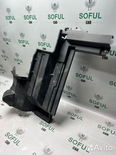 Дефлектор радиатора правый Nissan Note E11 2008