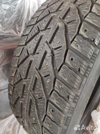 Tigar Ice 215/60 R17