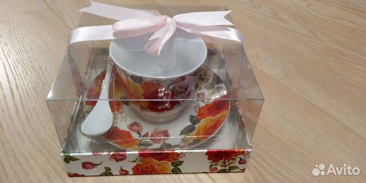 Сервизы,чайники все новое