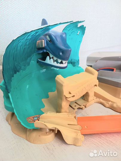 Набор Hot Wheels с акулой