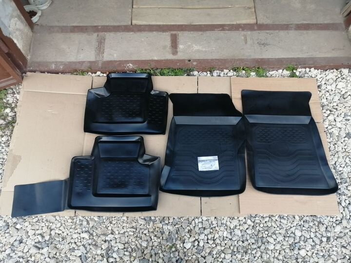 Новые резиновые коврики газ Волга