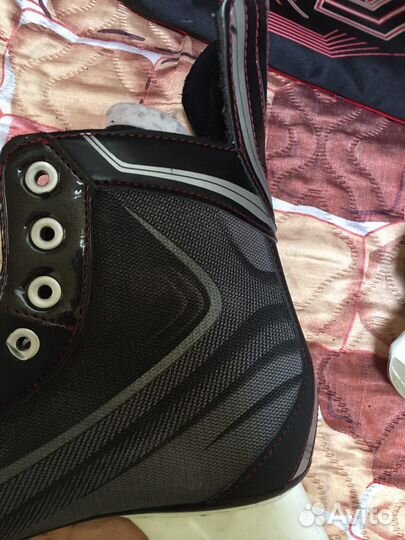 Хоккейные коньки