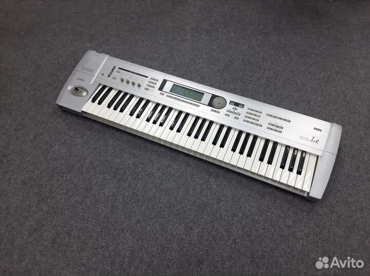 Синтезатор korg triton Le 61