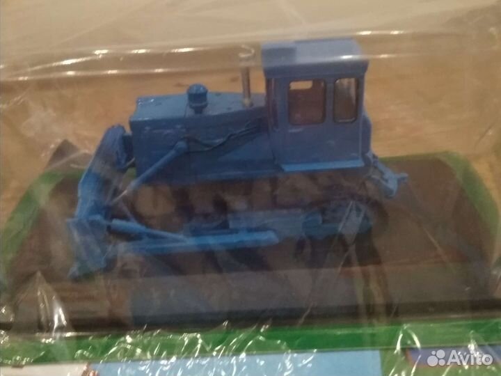 Модель трактора Т-130, 1:43
