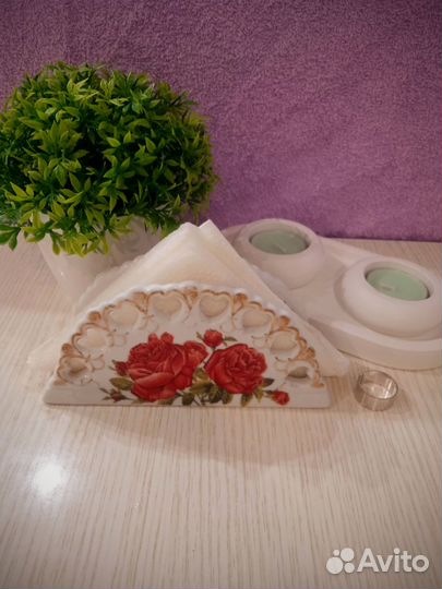 Фарфоровая салфетница