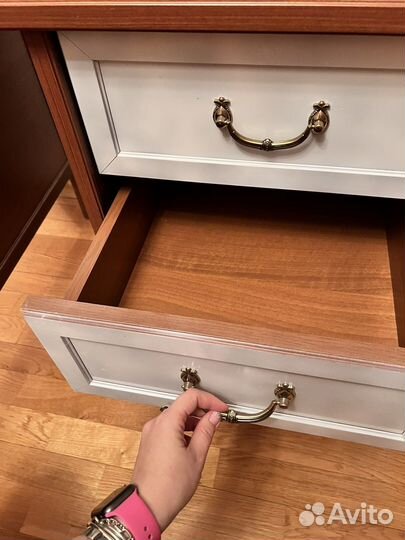 Тумбочка прикроватная