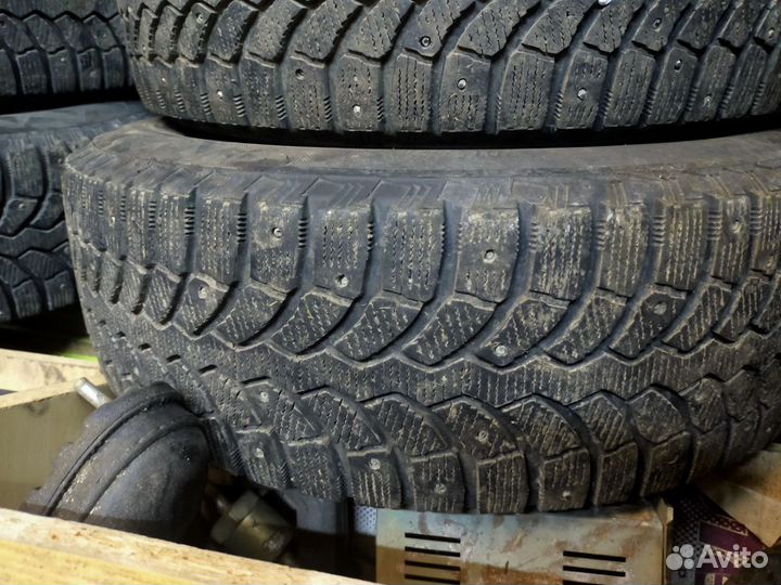 Bridgestone Blizzak Spike-01 185/65 R15