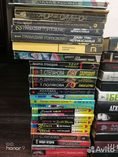 Книги детективы мягкий переплёт,твёрдой обложке