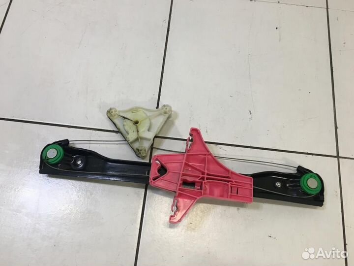 Стеклоподъемник электр. задний правый Volkswagen Passat B7 (2010—2015)