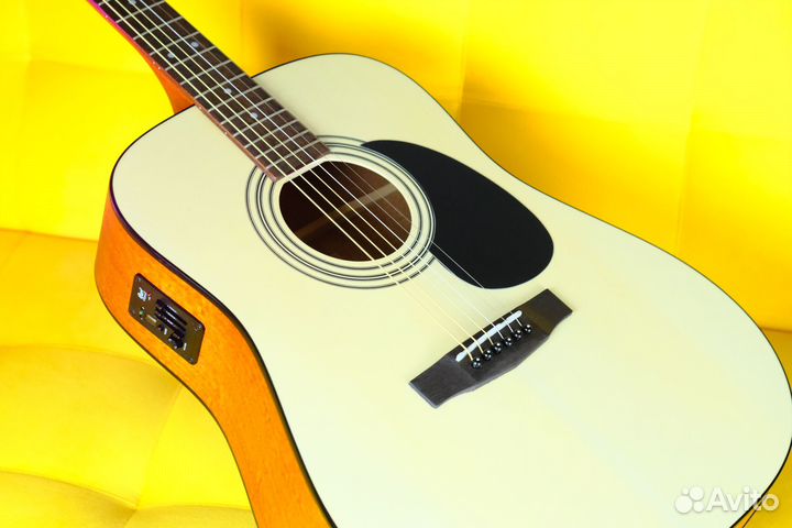 Электроакустическая гитара Cort с подключением