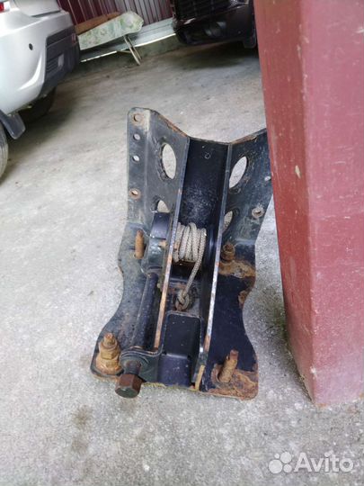 Кронштейн запасного колеса ман