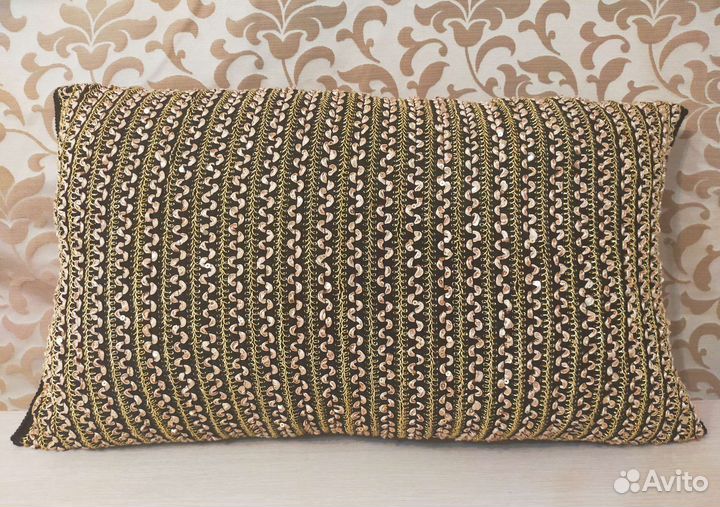 Подушка блестящая 