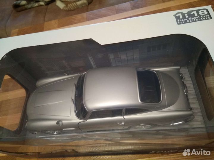 Модель автомобиля Астон Мартин DB 5 1:18