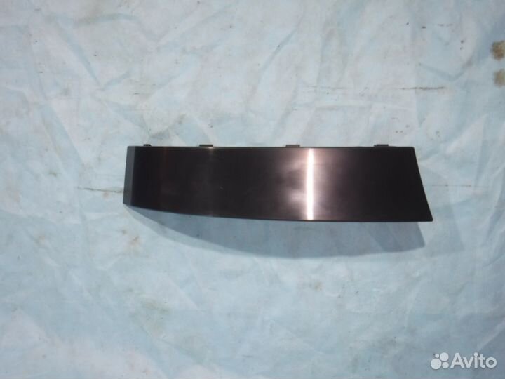 Накладка левая под фонарь Octavia A5 / Октавия А5