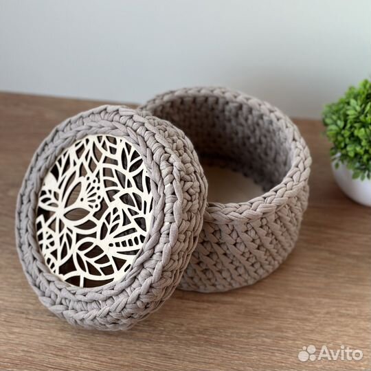 Вязаная корзинка