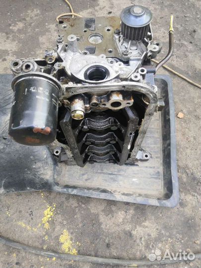 Блок двигателя Mitsubishi Carisma (DA) 1998