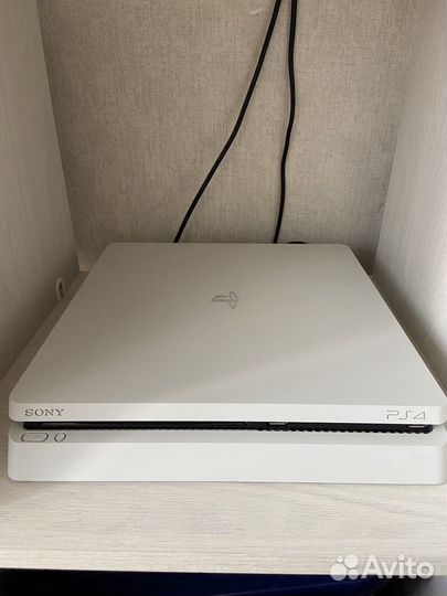 Sony PS4 white edition