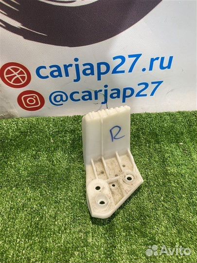 Крепление бампера (11) переднее правое Toyota