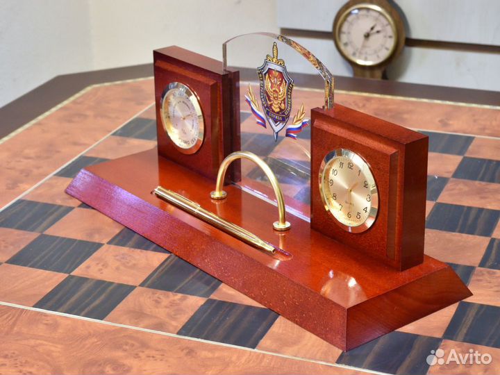 Набор настольный с часами 