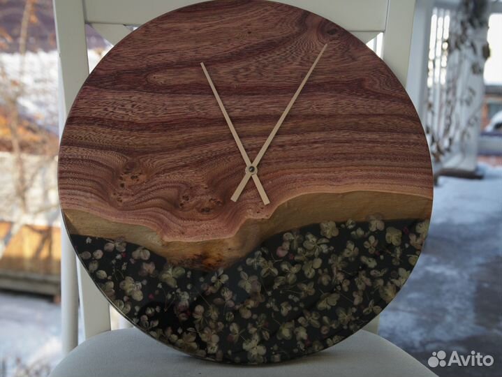 Часы из слэба капового карагача и эпоксидной смолы