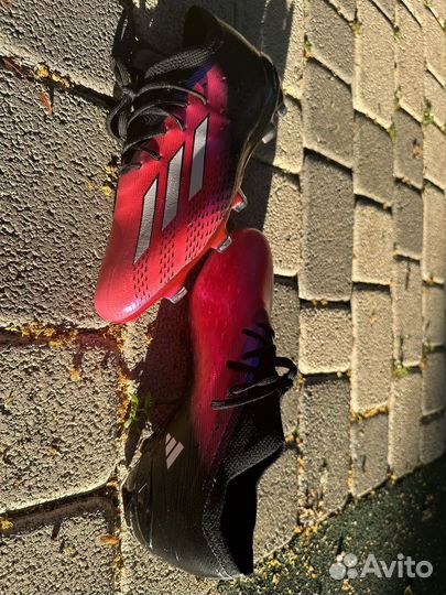 Футбольные бутсы adidas X