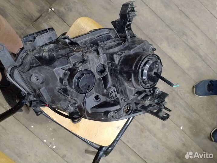 Фары передние на Nissan