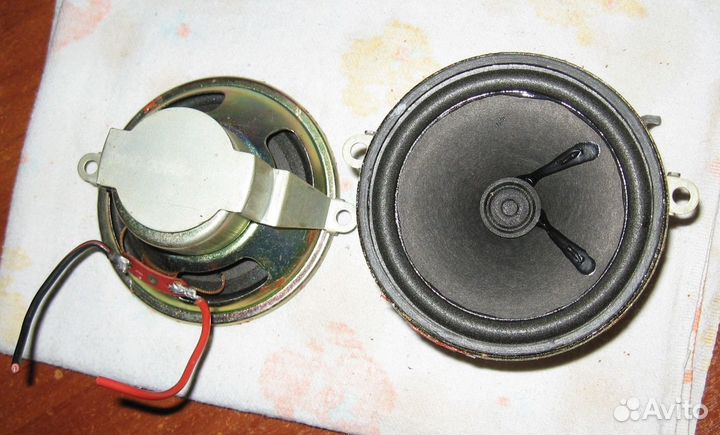 Динамики 2 штуки 75 мм 8 ohms 2 watts + крепления