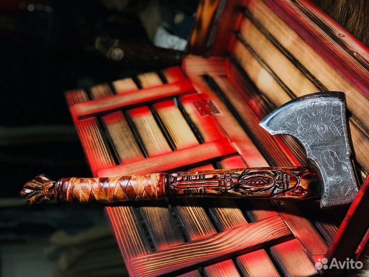 Топор в сундуке ручной работы кованый