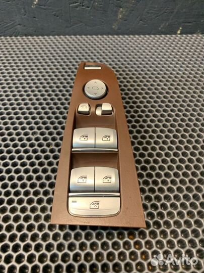 Блок управления стеклоподъемниками передний левый