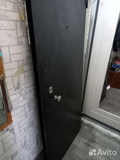 Продам железную входную дверь