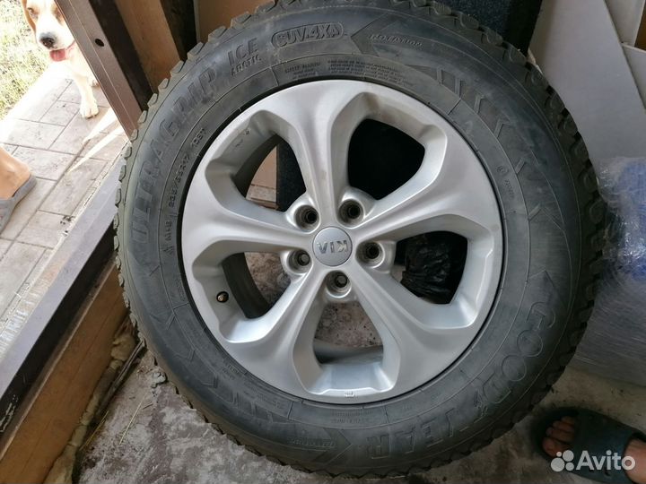 Goodyear UltraGrip Ice Arctic SUV 235/65 R17 108T