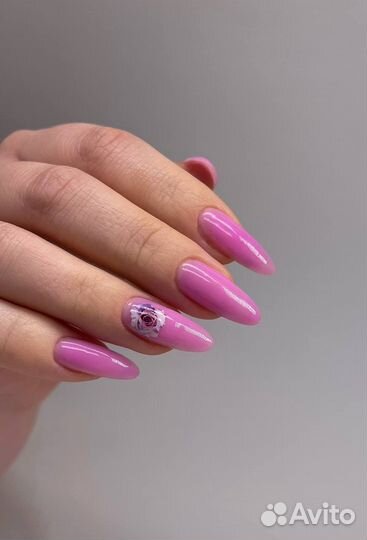 Модель на маникюр