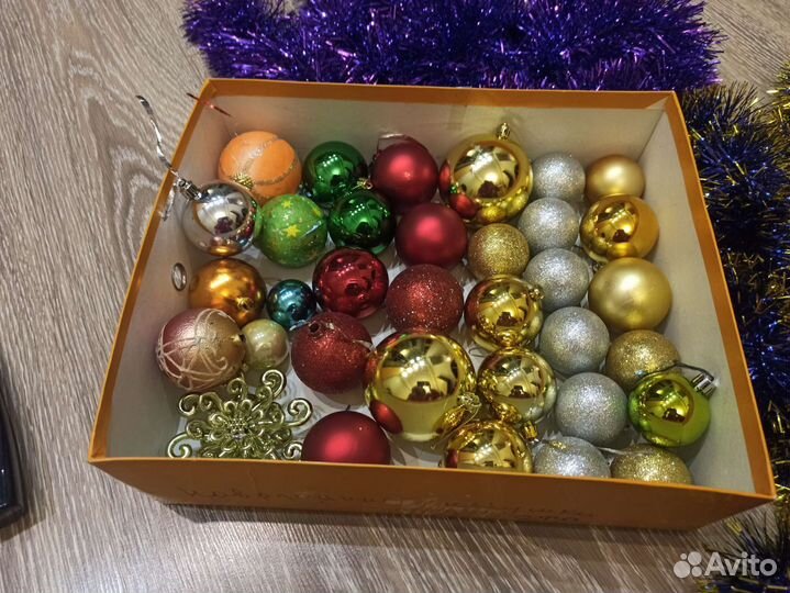 Новогодние игрушки на елку