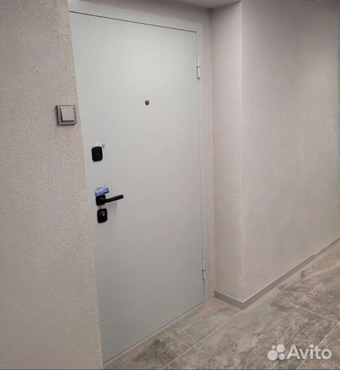 Дверь входная металлическая от застройщика