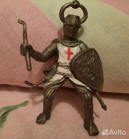 Модели индейцев и рыцарь