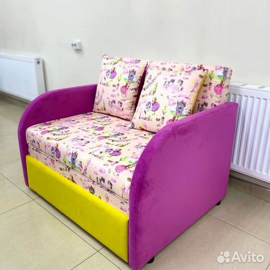 Маленький диванчик