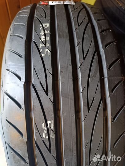 Yokohama Advan Fleva V701 215/45 R17 91W