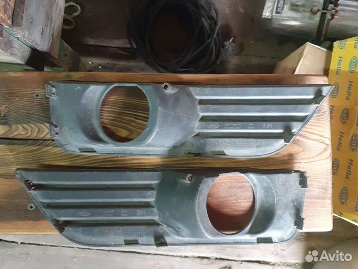 Рамка противотуманной фары Ford Focus 2 2005-2008