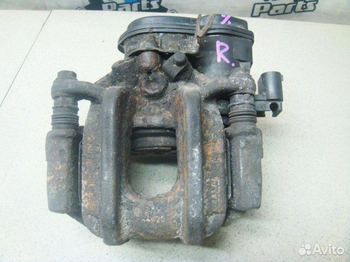 Суппорт тормозной задний правый Bmw 5 F10