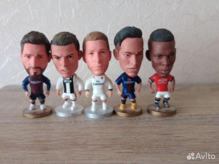 Фигурки футболистов