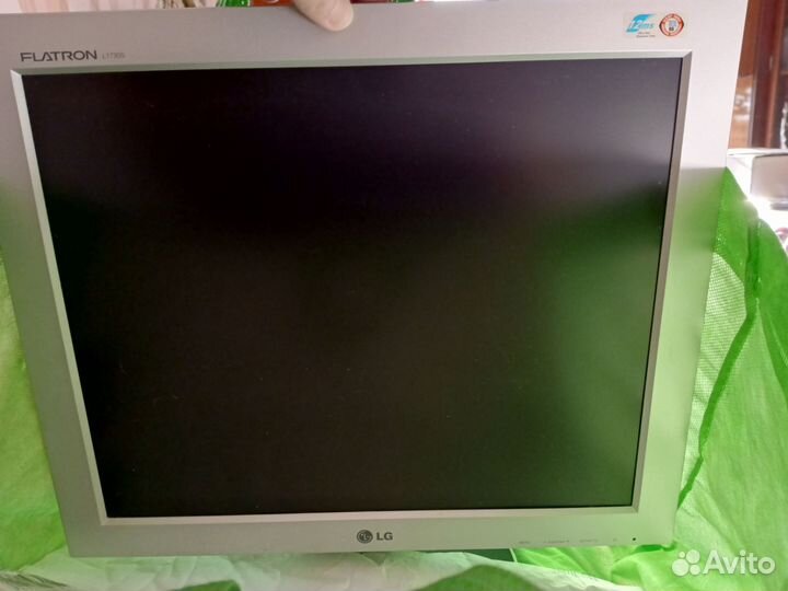 Монитор LG Flatron L1730S