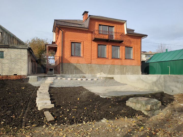 Дом 182 м² на участке 10 сот.