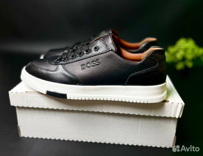 Кроссовки Boss эргономичные