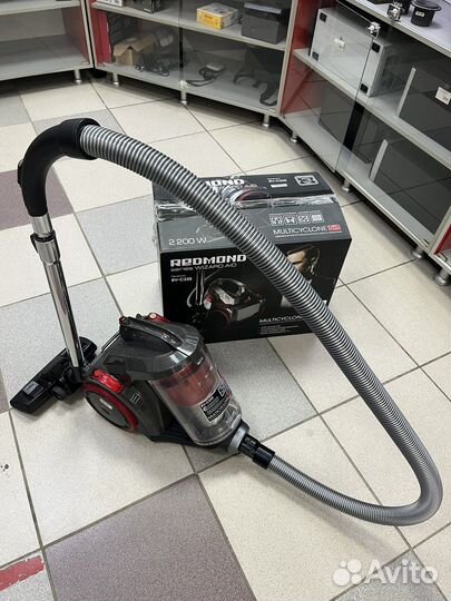 Пылесос Redmond RV-C335