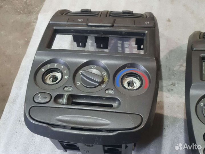 Центральная консоль Hyundai Accent