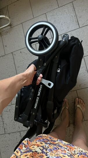 Прогулочная коляска