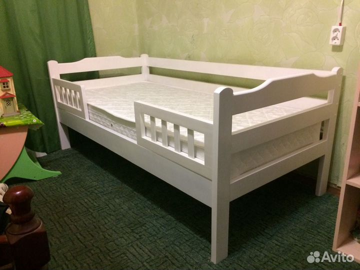 Детская кровать из массива